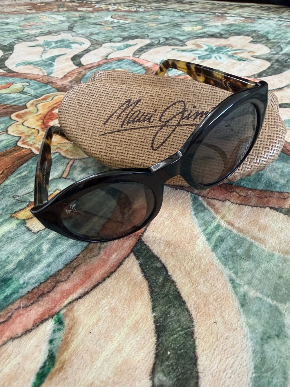Maui Jim Jasmine tortoise shell sunglasses with case & cloth cleaner.